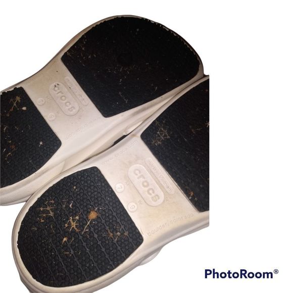 CROCS White Unisex Sandals - Picture 15 of 16